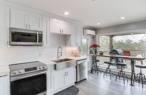 Shoreline Park Cottage | Bay St Louis Home w/Private Dock + Kayaks!