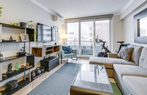 Church and Wellesley Apartment | Bay Street Junior Suite