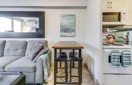 Church and Wellesley Apartment | Bay Street Junior Suite