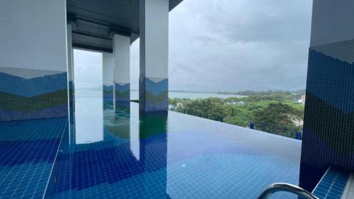 Likas Apartment | Bay Suite near Likas SICC Jesselton Point Suria Sabah by Chillmore