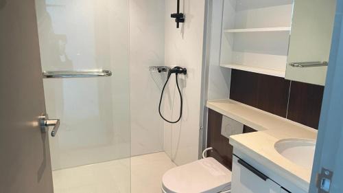 Likas Apartment | Bay Suite near Likas SICC Jesselton Point Suria Sabah by Chillmore