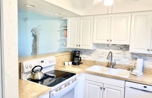 Bradenton Beach Condo | Bay view at Runaway Bay 192 Bradenton Beach - Anna Maria island step to beach