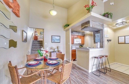 Galveston Condo | Bay View, Pool Access: Romantic Galveston Retreat!