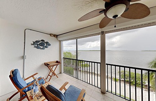 Punta Rassa Apartment | Bay View Tower 233 Sanibel Harbour Resort