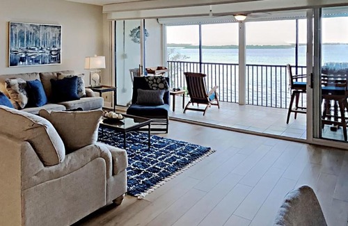 Punta Rassa Apartment | Bay View Tower 233 Sanibel Harbour Resort