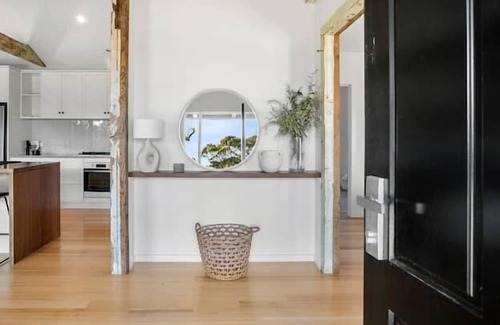 Boneo House | Bay Views, heated plunge pool, nature walks from the house. wifi and linen