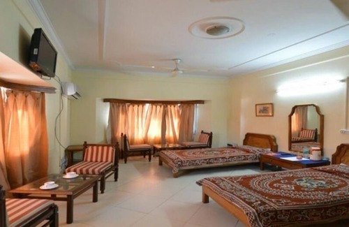 Bhiwani Hotel | Baya Tourist Resort