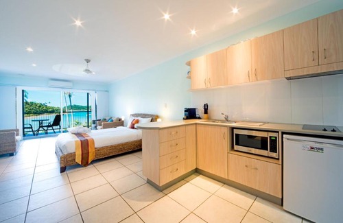 Shute Harbour Apartment | Baybliss Escape #3 - Adults Only