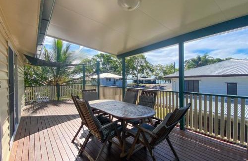 Traviston House | Baybreeze -Burrum Heads- 3BR- Close to Boat Ramp