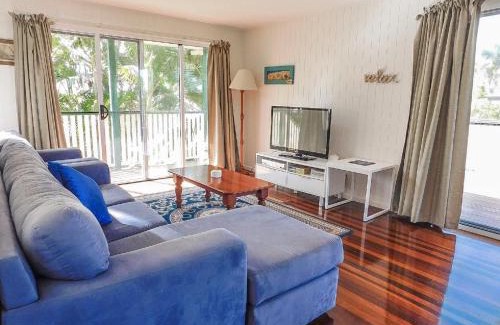 Traviston House | Baybreeze -Burrum Heads- 3BR- Close to Boat Ramp