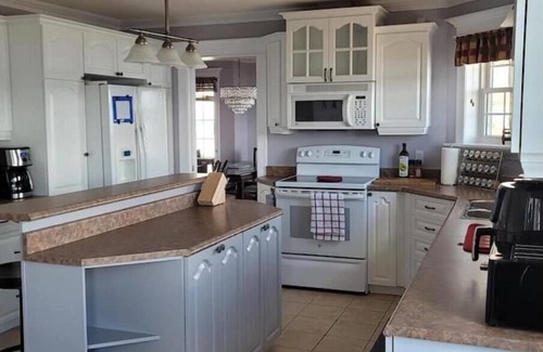 Lewisporte House | Baycation home with Hottub