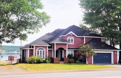 Lewisporte House | Baycation home with Hottub