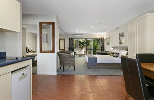 Taupo Hotel | Baycrest Lodge