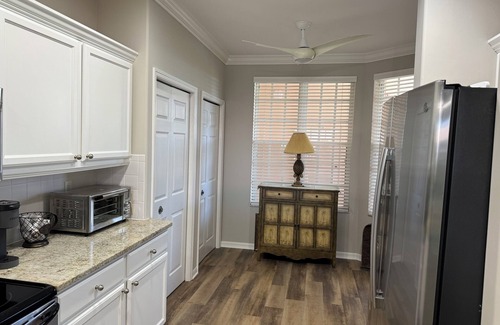 Tropical Cove Condo | Bayfront Bliss at Lexington CC Lake Village