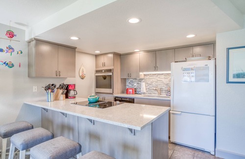 Lincoln City Condo | Bayfront Ground-Level Condo Gives You Fabulous Views over Siletz Bay with Kin