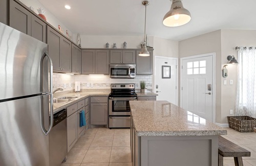 Port Isabel House | Bayfront Home ~close to beach~ Community pool~ hot tub ~ family friendly.