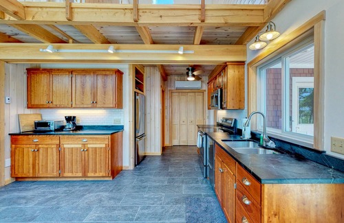 Bowdoinham House | Bayfront home with gorgeous water views, dock, outdoor patio, fireplace