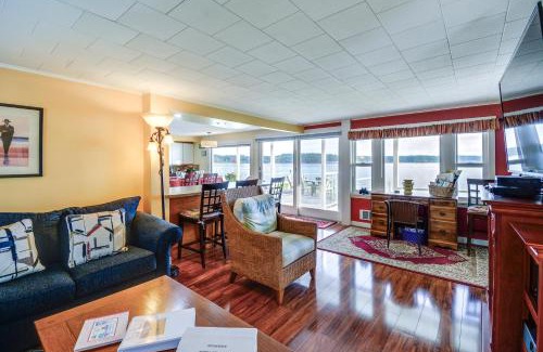 Port Hadlock House | Bayfront Port Hadlock Retreat with Grill and Deck!