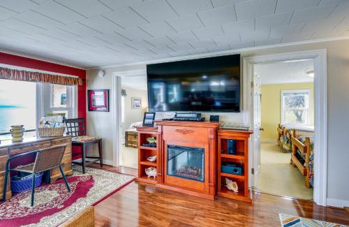 Port Hadlock House | Bayfront Port Hadlock Retreat with Grill and Deck!