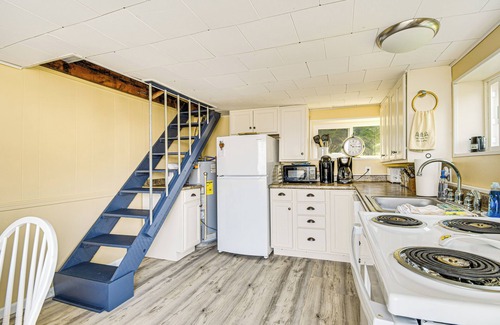 Red Creek Cottage | Bayfront Red Creek Vacation Rental w/Boat Dock!