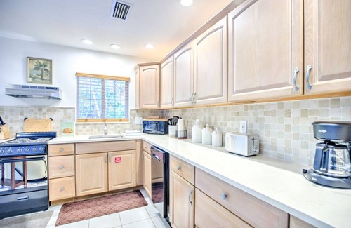 Marathon House | Bayfront w Dock, 96 Jet Spa, Secluded