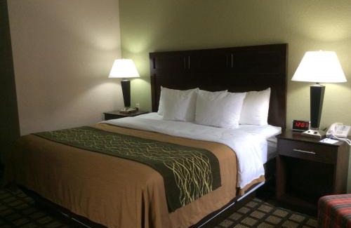 Ames Hotel | Baymont by Wyndham Ames