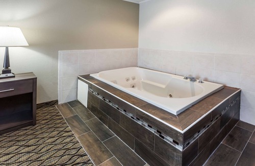 Auburn Hotel | Baymont by Wyndham Auburn