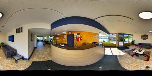 Addison Hotel | Baymont by Wyndham - Chicago - Addison - O'Hare