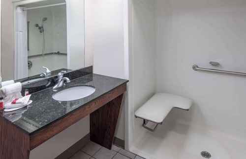 Cleveland Hotel | Baymont by Wyndham Cleveland