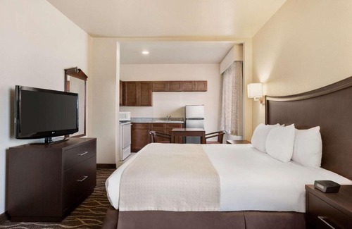 Clute Hotel | Baymont by Wyndham Clute Lake Jackson