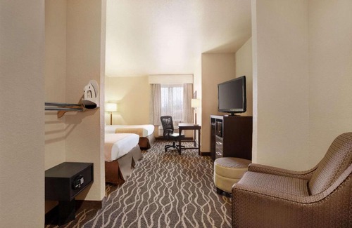 Clute Hotel | Baymont by Wyndham Clute Lake Jackson
