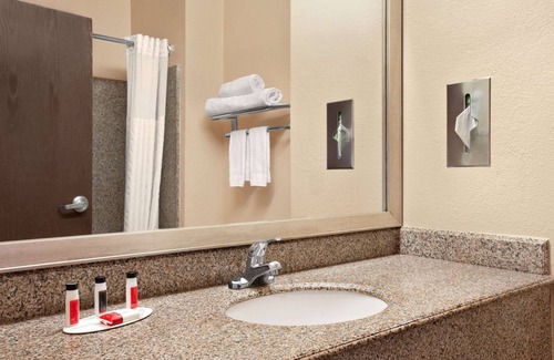 Clute Hotel | Baymont by Wyndham Clute/Lake Jackson