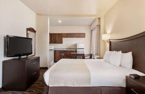 Clute Hotel | Baymont by Wyndham Clute/Lake Jackson