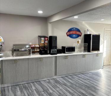 Quad Cities Hotel | Baymont by Wyndham Davenport