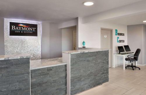 Berwick Hotel | Baymont by Wyndham Des Moines North