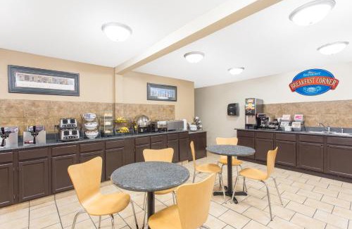 Dubuque Hotel | Baymont by Wyndham Dubuque