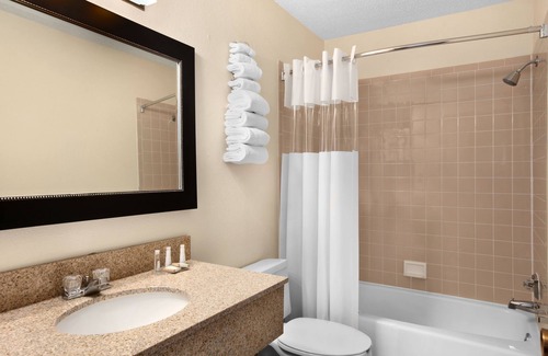 Dubuque Hotel | Baymont by Wyndham Dubuque