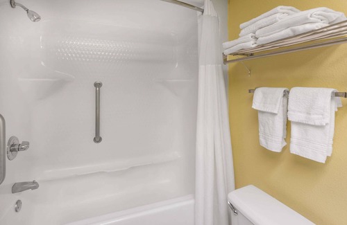 Fayetteville Hotel | Baymont by Wyndham Fayetteville