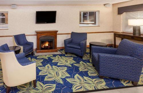 Galesburg Hotel | Baymont by Wyndham Galesburg