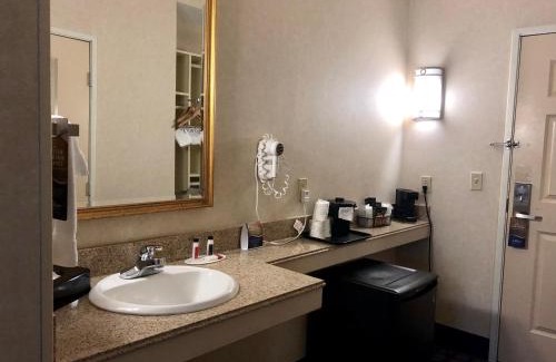 Byron Center Hotel | Baymont by Wyndham Grand Rapids SW/Byron Center