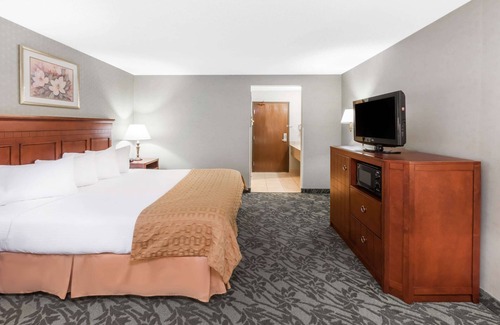 Walker Hotel | Baymont by Wyndham Grand Rapids N/Walker