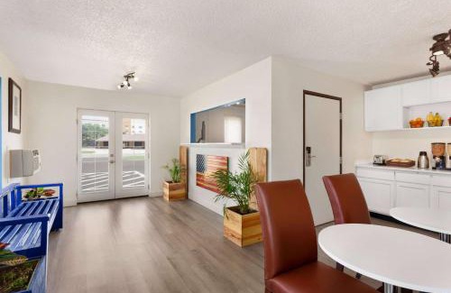 Hutchinson Hotel | Baymont by Wyndham Hutchinson