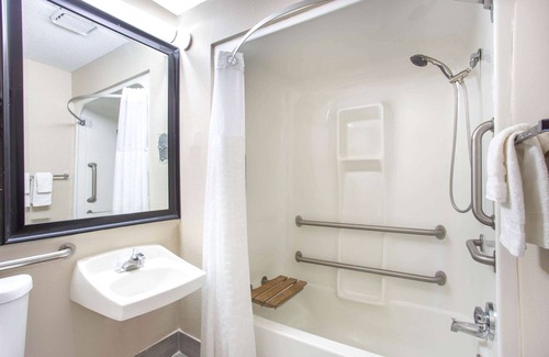 Joliet Hotel | Baymont by Wyndham Joliet