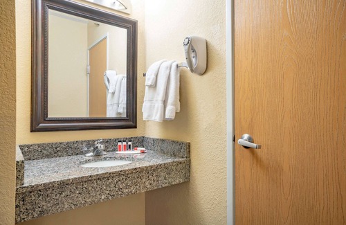Lakeville Hotel | Baymont by Wyndham Lakeville