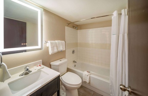 Bonanza Hotel | Baymont by Wyndham Laredo