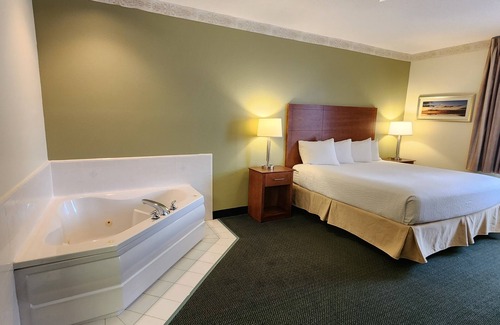 Mackinaw City Hotel | Baymont by Wyndham Mackinaw City