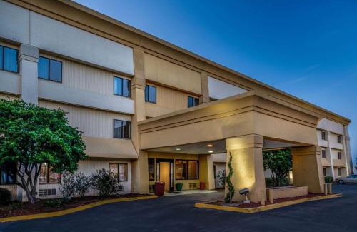 Meridian Hotel | Baymont by Wyndham Meridian