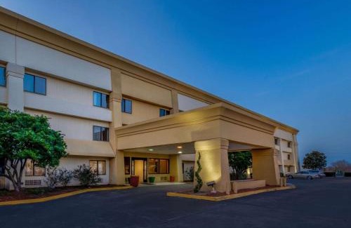 Meridian Hotel | Baymont by Wyndham Meridian