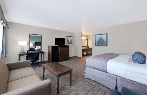Minot Hotel | Baymont by Wyndham Minot
