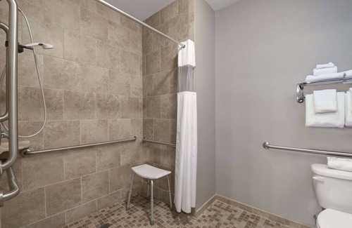 Minot Hotel | Baymont by Wyndham Minot
